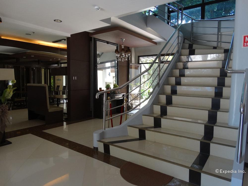 The Peridot Suites Davao Exterior photo