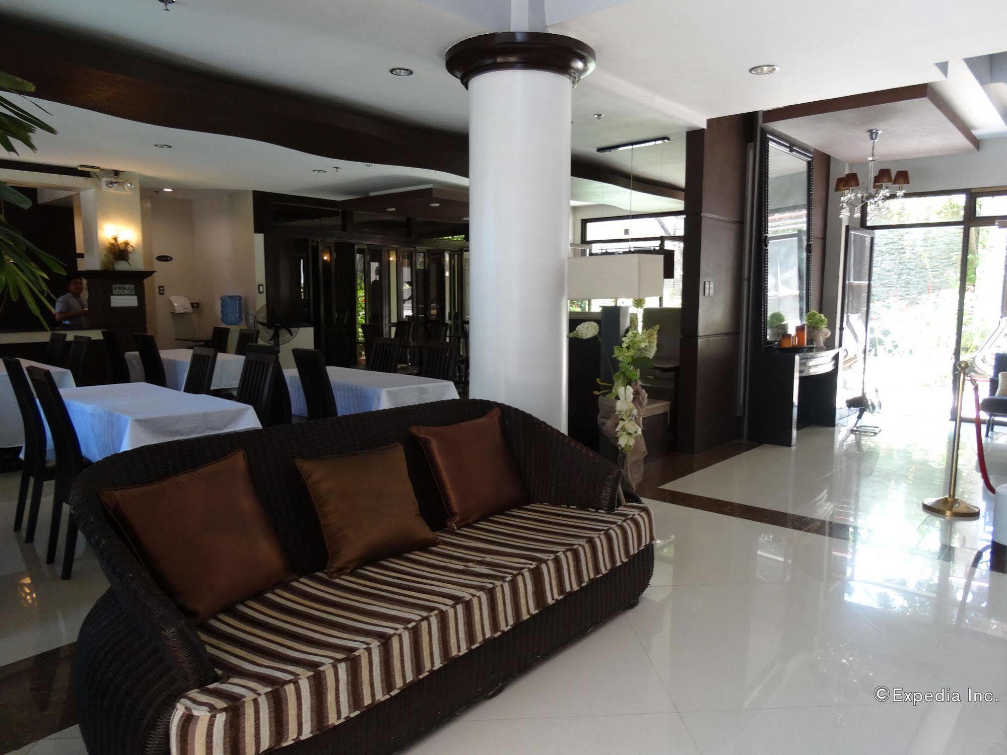 The Peridot Suites Davao Exterior photo